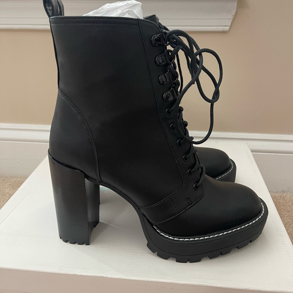 ⛔️SOLD⛔️Brand New BP X Claudia Sulewski size 8